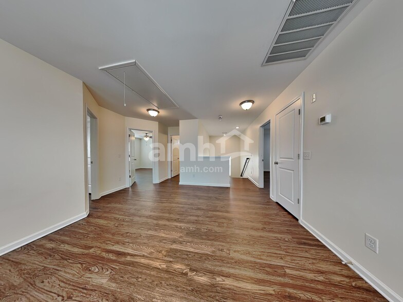 Building Photo - 304 Crabapple Cir