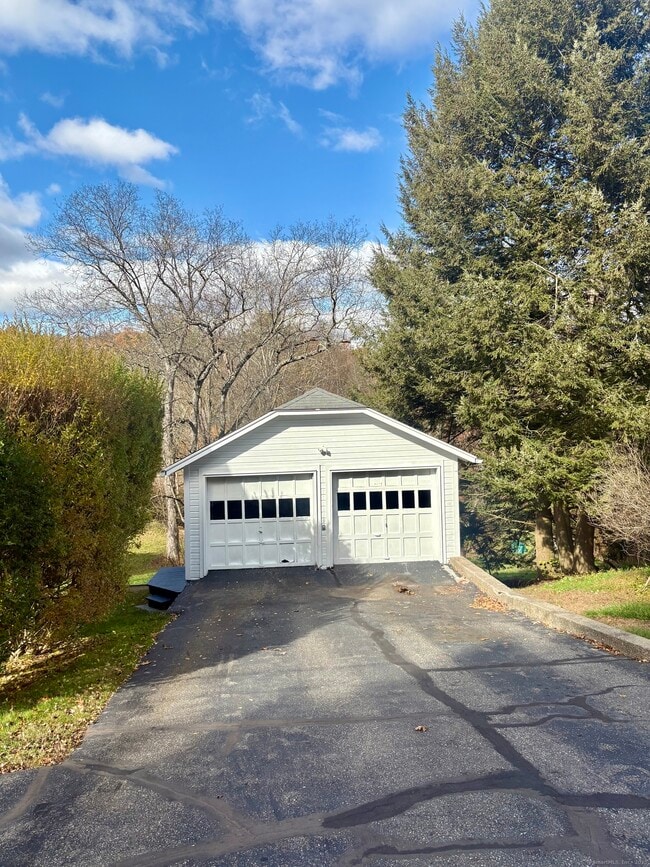 Building Photo - 227 Railroad St