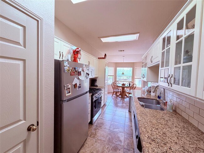 Building Photo - 2805 Feathercrest Dr