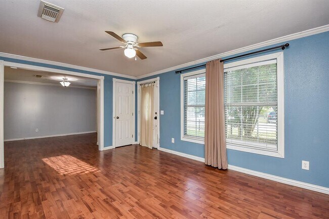 Building Photo - 1105 Avenue D