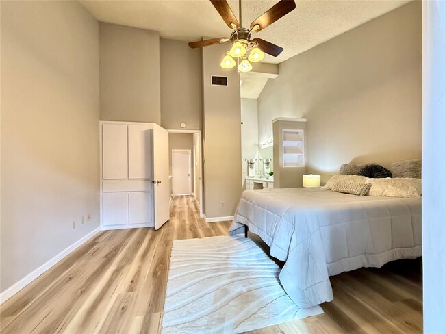 Building Photo - 7122 Wood Hollow Dr