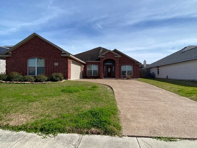 Building Photo - DON'T MISS THIS INCREDIBLE SOUTHSIDE LEASI...