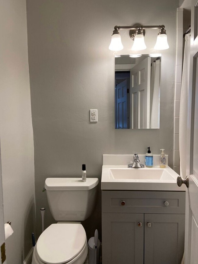 Building Photo - 28 Fuller St