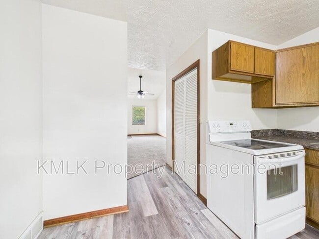 Building Photo - 456 Allyn St