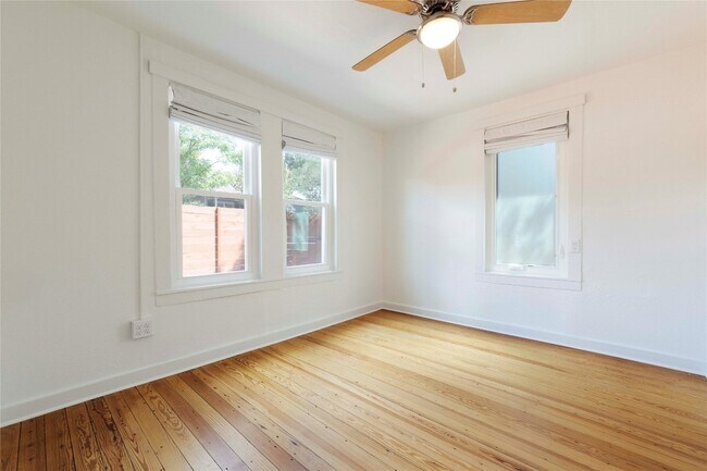 Building Photo - 1210 Coleto St