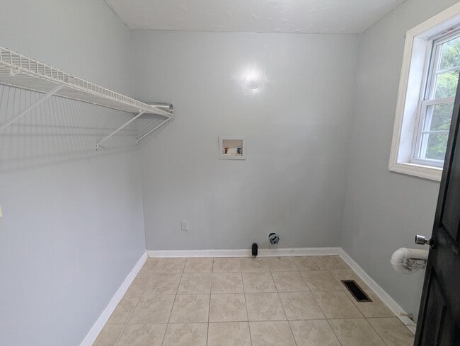 Building Photo - 608 Woodyard Rd