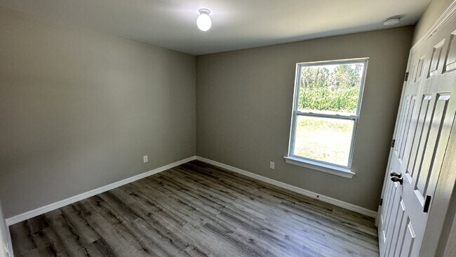 Building Photo - MOVE-IN SPECIAL: $500 off your first month's rent!