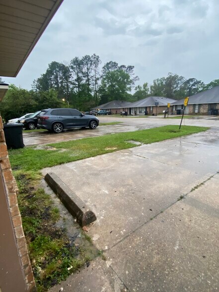 Building Photo - 15342 Crystal Dr