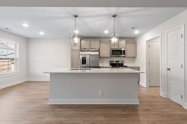 Building Photo - Lovely Home in Clarksville