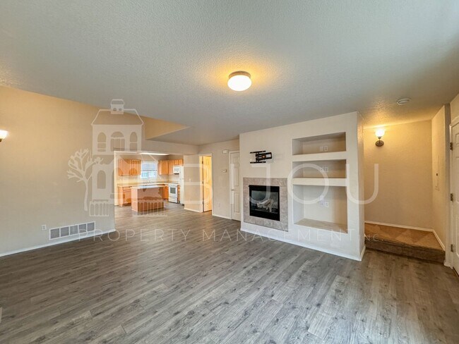 Building Photo - Van Buren Townhome