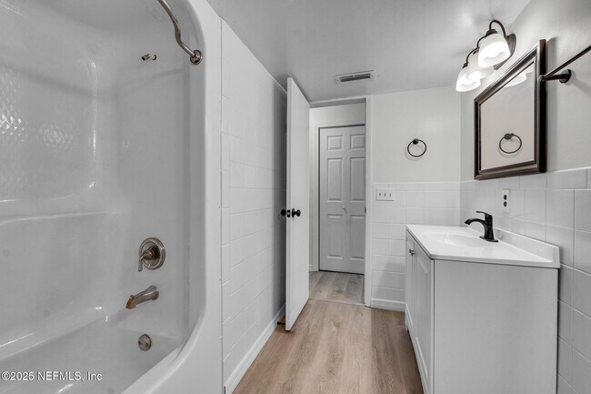 Building Photo - 2811 Myrtis Rd