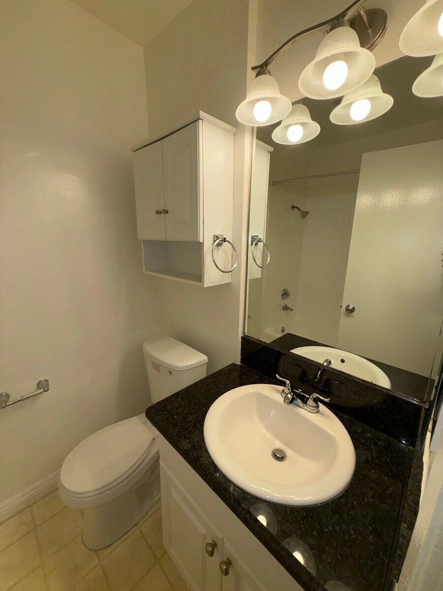 Building Photo - 10760 Rose Ave