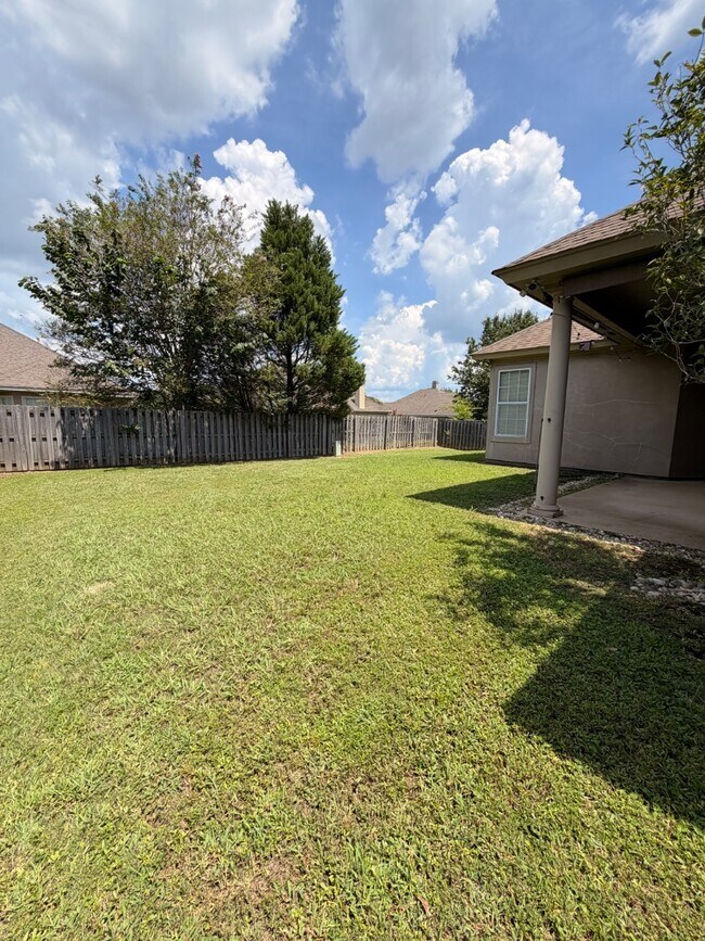 Building Photo - 9342 Wrens Way