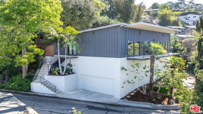 Building Photo - 1860 Lucile Ave