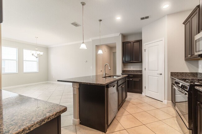 Building Photo - Spacious 4 bed, 3 Bath Terra Bella Home fo...