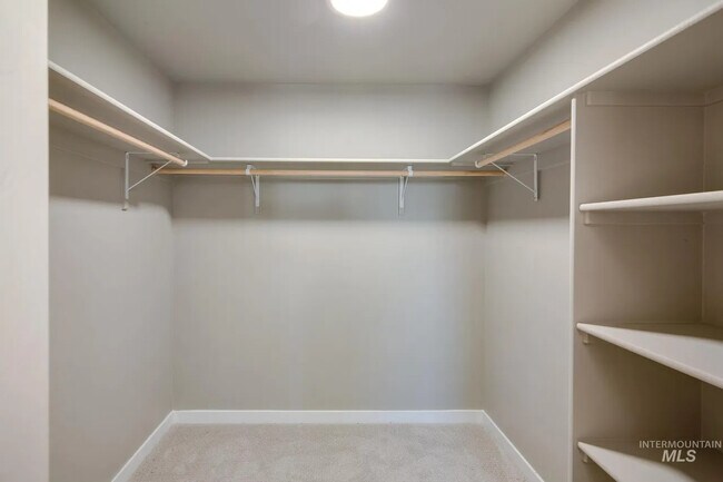 Building Photo - 336 S Calf Crk Ave