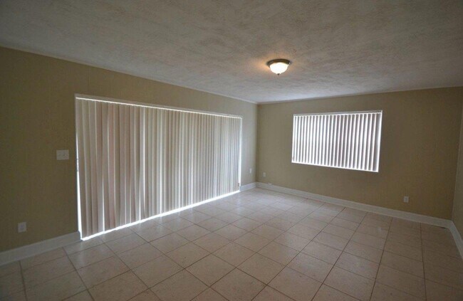 Building Photo - 1553 NW 158th Ave
