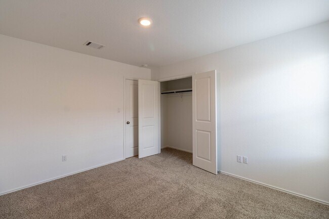 Building Photo - 5601 Bellissima Way
