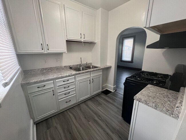 Building Photo - Moline Single Family Home