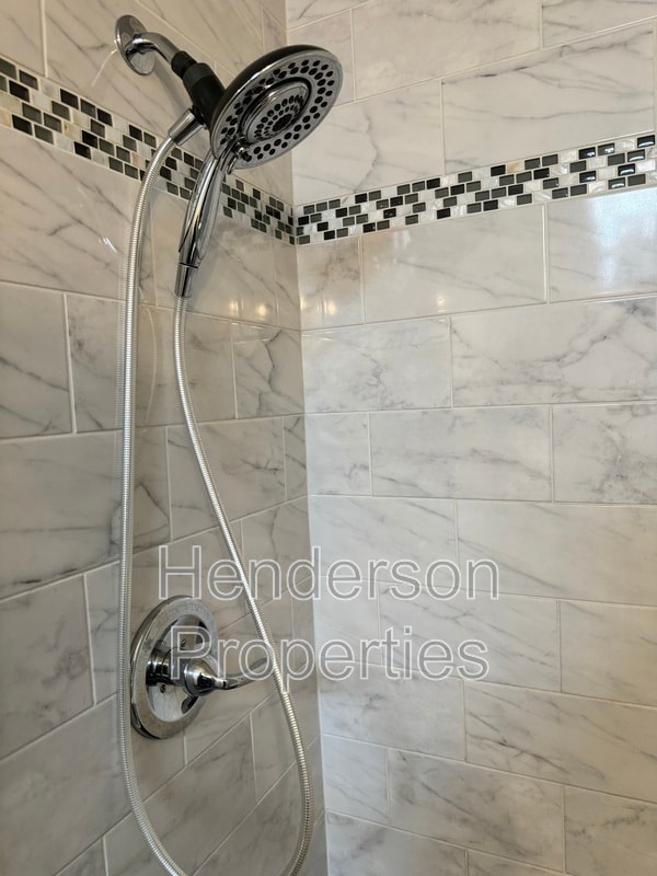 Building Photo - 501 Fenton Pl