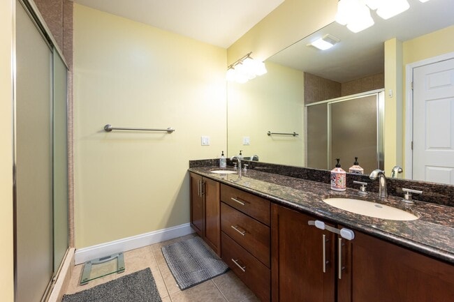 Building Photo - 4 Lowther Pl