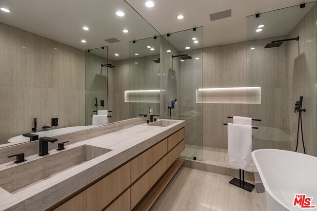 Building Photo - 504 Elm Dr