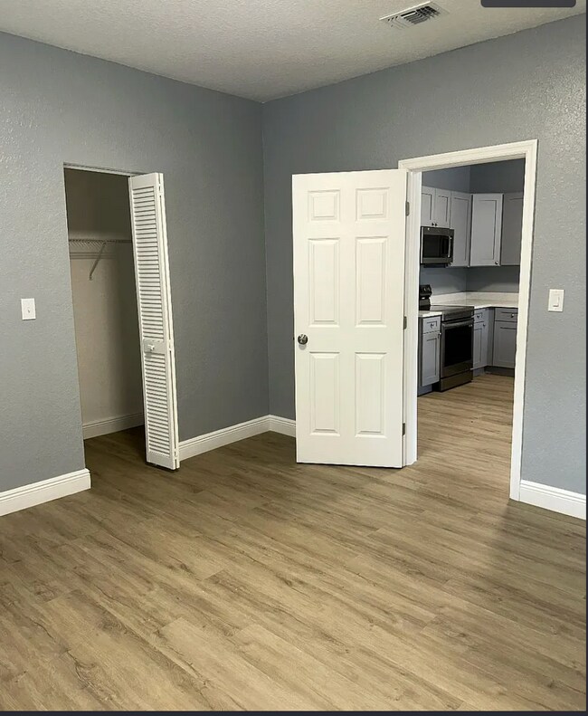 Building Photo - 2139 W St John St