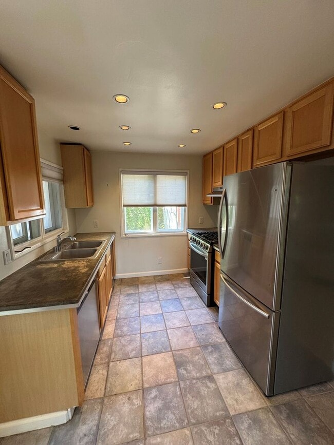 Building Photo - Charming 2 Bedroom Ojai Home with All Utilities Included