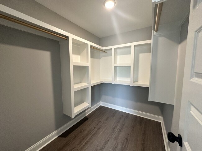 Building Photo - 1020 Addler Dr