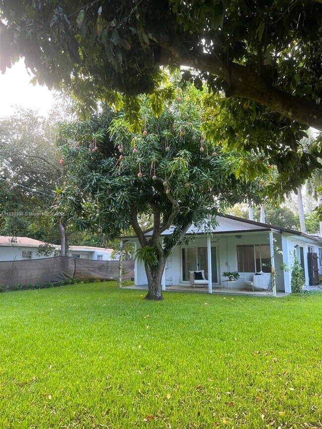 Building Photo - 1580 NE 139th St
