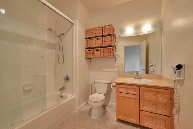 Building Photo - Prime Location Condo in Noe Valley - Please Contact for Showing Availability!
