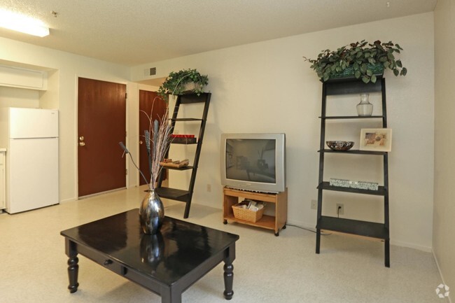 Living Room - Kings View Manor Senior Living 55 and Better