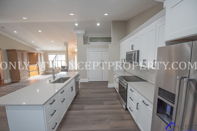 Building Photo - Attractive 4 Bed 3 Bathroom Home: Backing Park - 2 Car Garage