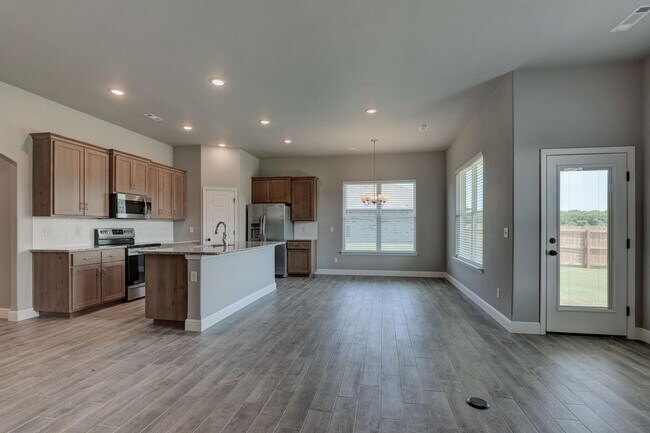 Building Photo - 802 Delaney Dr