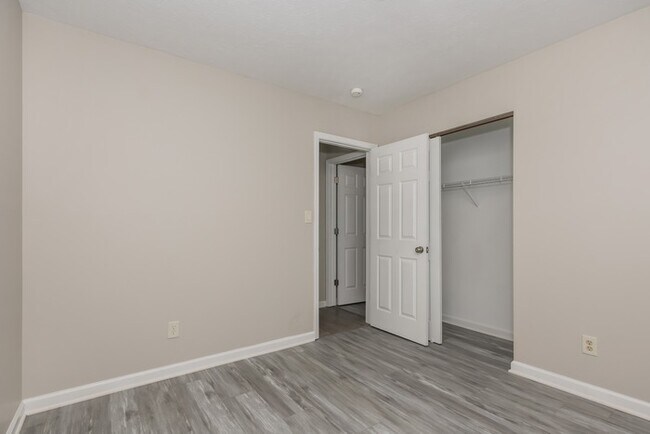 Building Photo - Amazing 3 Bedroom Ranch