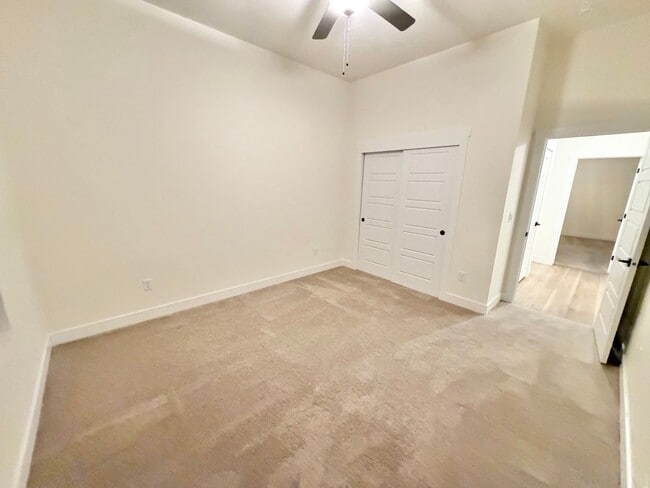 Building Photo - Beautiful 3 Bed Home!
