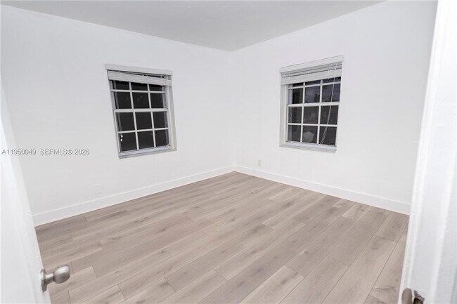 Building Photo - 111 SW 31st Ct