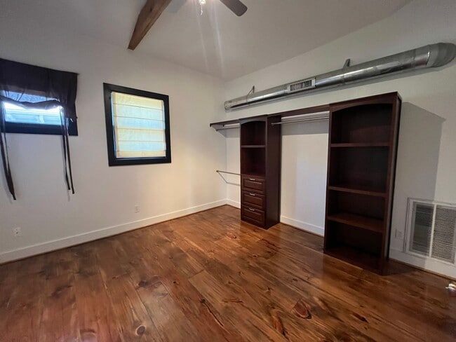 Building Photo - 217 Nw 22. 3 bed. 2 bath, 1 car garage w/ ...
