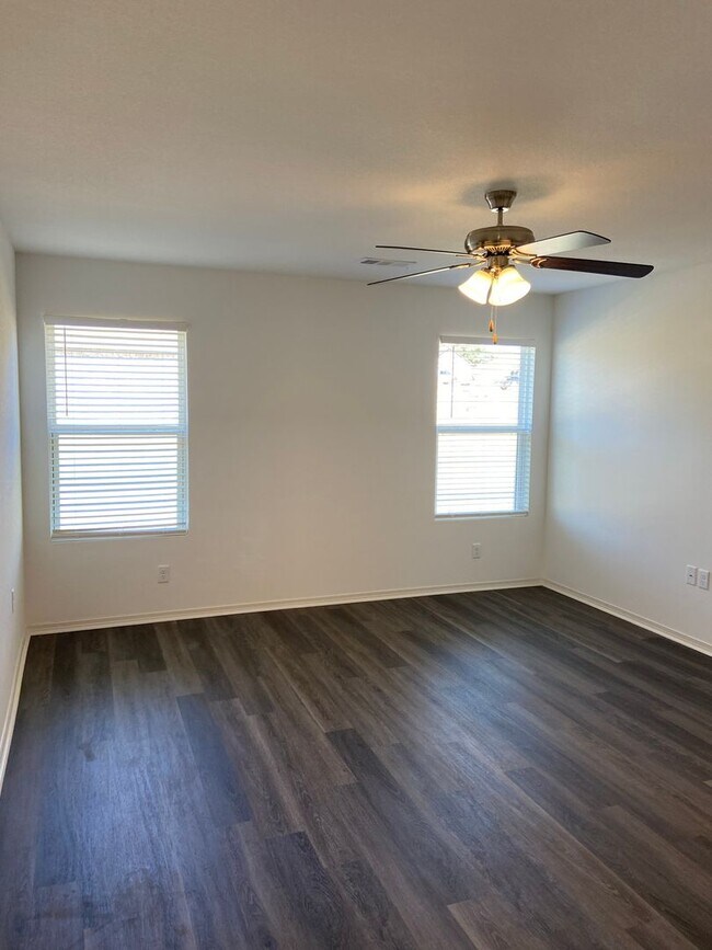 Building Photo - *Pre-leasing* Three Bedroom | Two Bathroom...