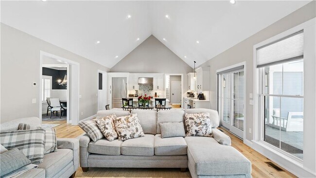 Building Photo - 1241 Saugatucket Rd