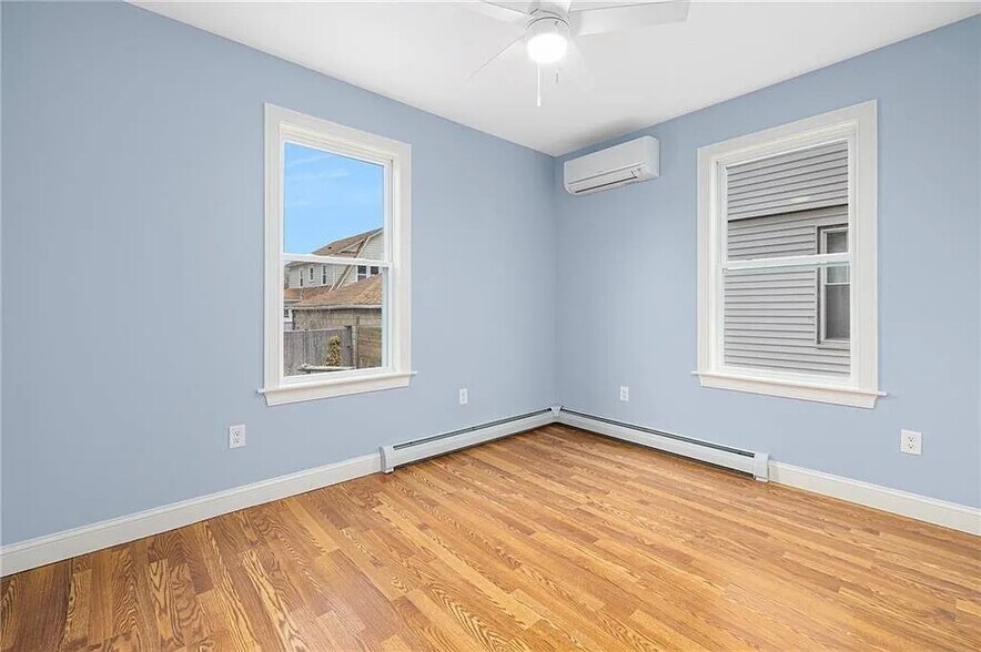 Building Photo - 146 Evergreen St