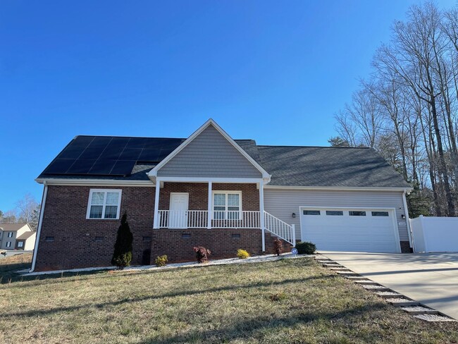 Building Photo - 3 bed 2.5 Bath home in Asheboro!