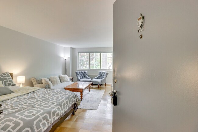 Building Photo - 2710 Macomb St NW