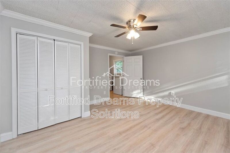 Building Photo - 712 Englewood St