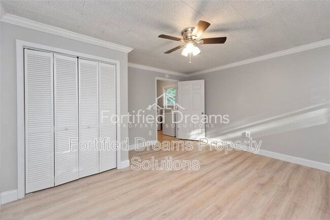 Building Photo - 712 Englewood St