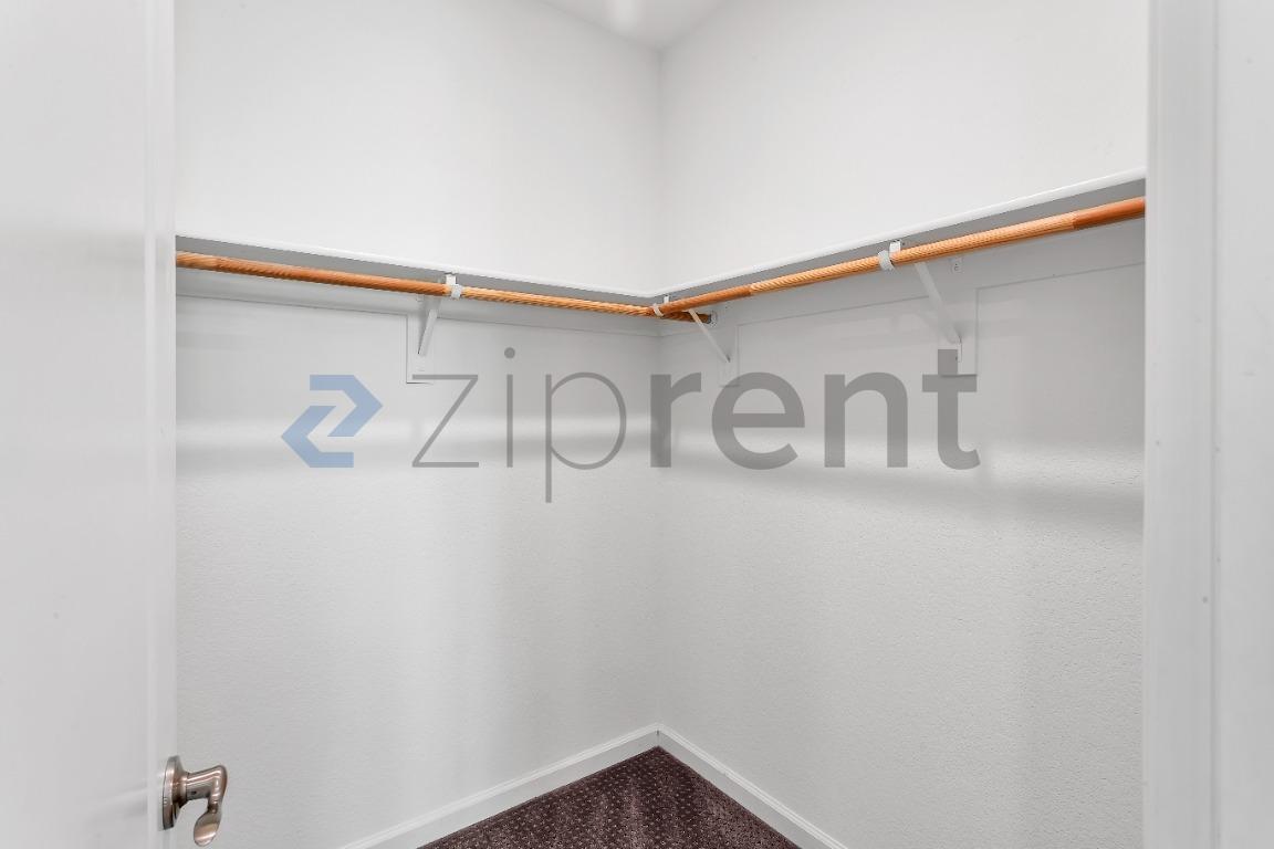 Building Photo - Unit