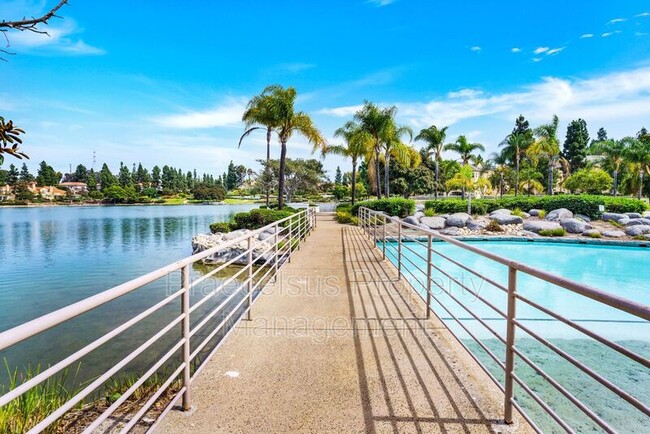 Building Photo - 2035 Lakeridge Cir