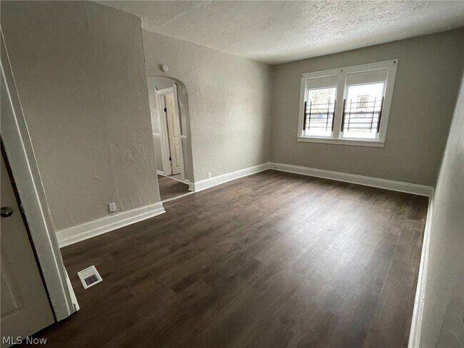 Building Photo - 3547 W 50th St
