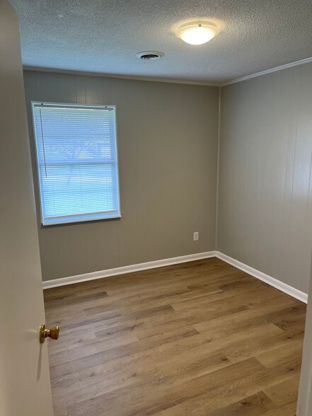 Bedroom 3 - 1031 W Vann Rd