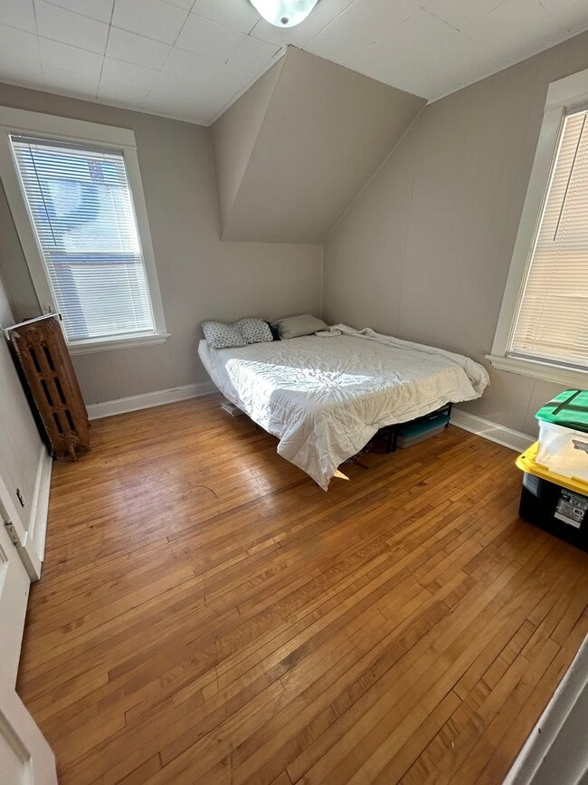 Building Photo - 625 N 16th Ave E